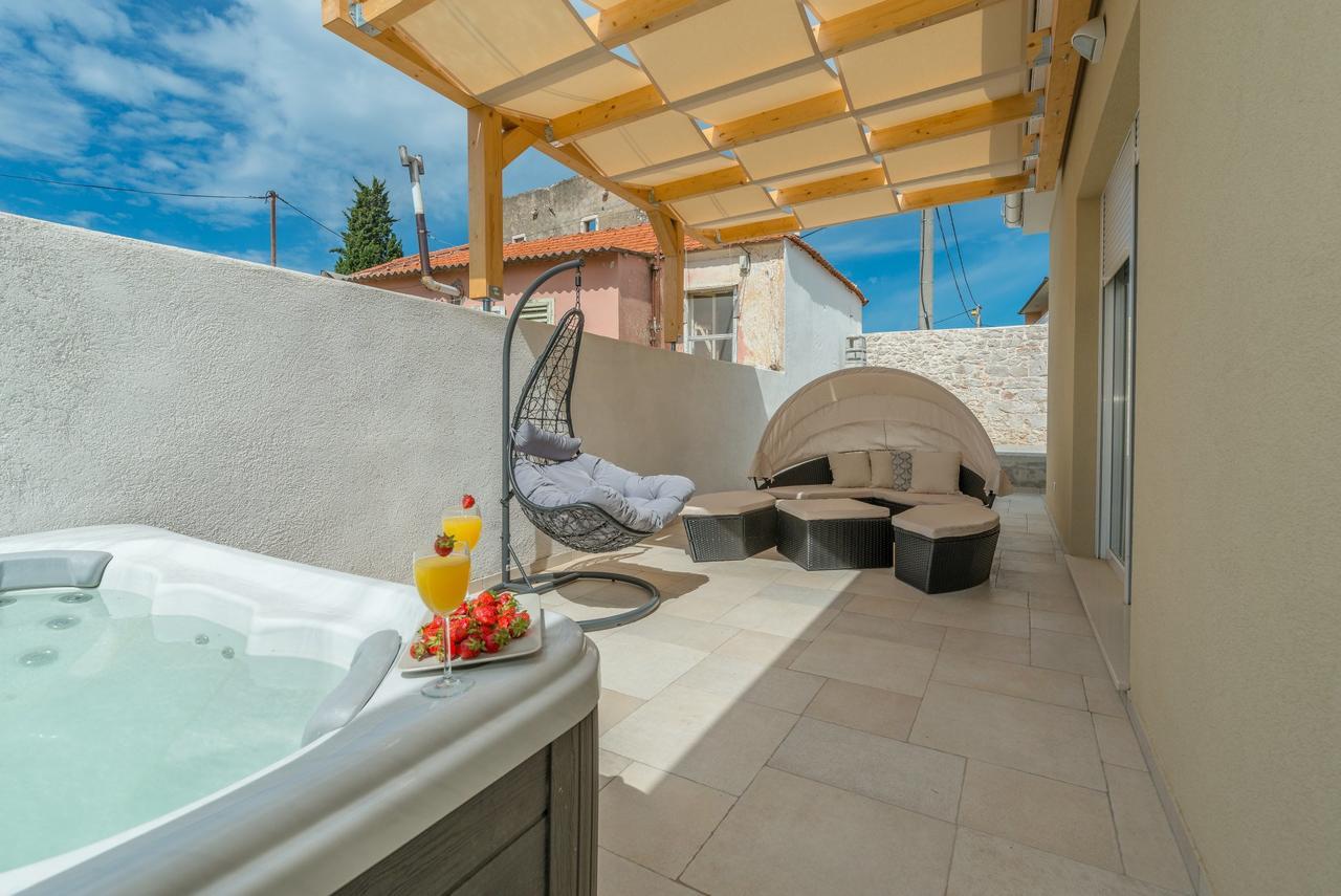 Villa Donato With Jacuzzi Zadar